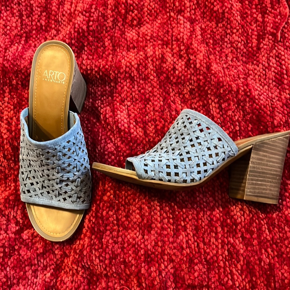 Suede heeled sandals 👡